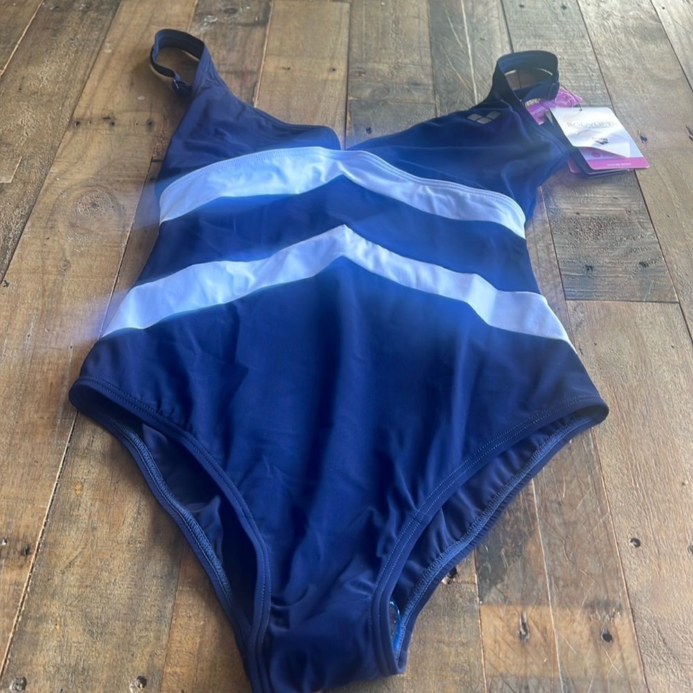 NWT ARENA Women's Vera Wing Back One Piece Bodylift Swimsuit size 34